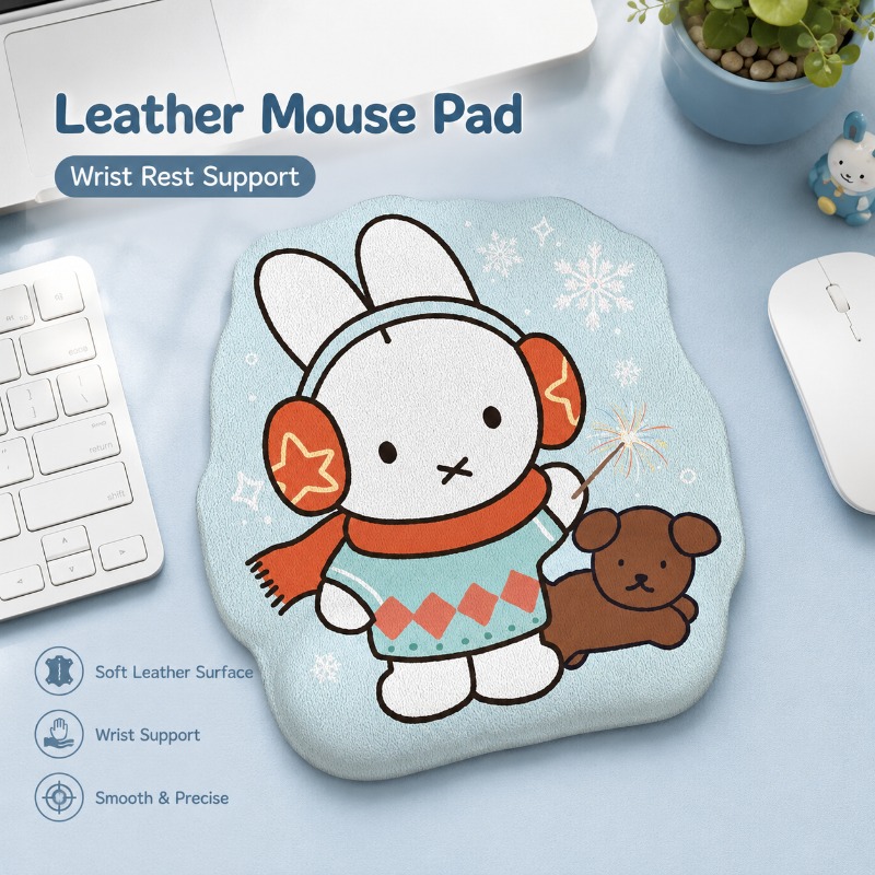 Tapis de souris en cuir Anime  - Desk Setup With Tv avis et prix
